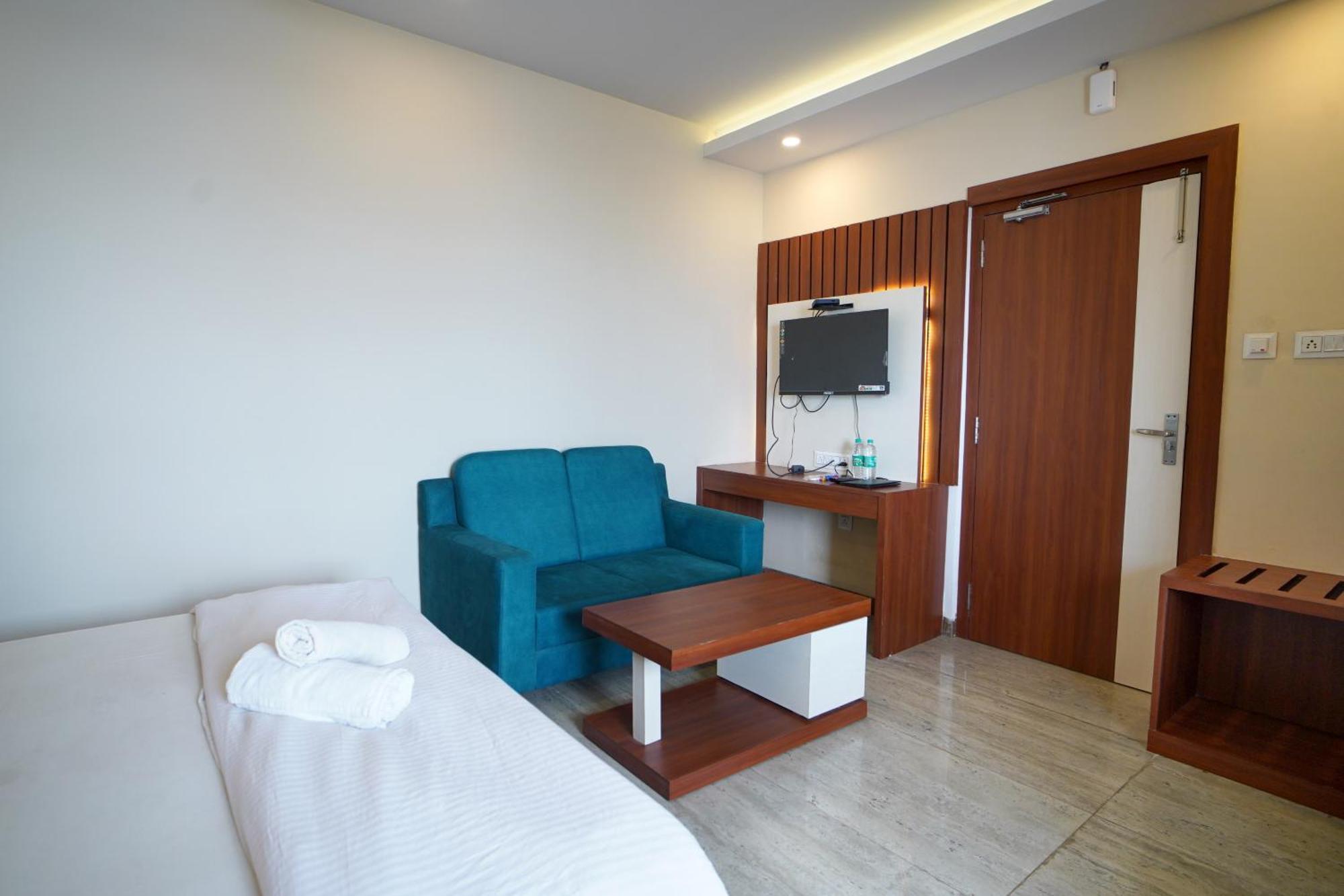 Royal Sea View !! Beach Front With Free Wifi !! Дигха Екстериор снимка