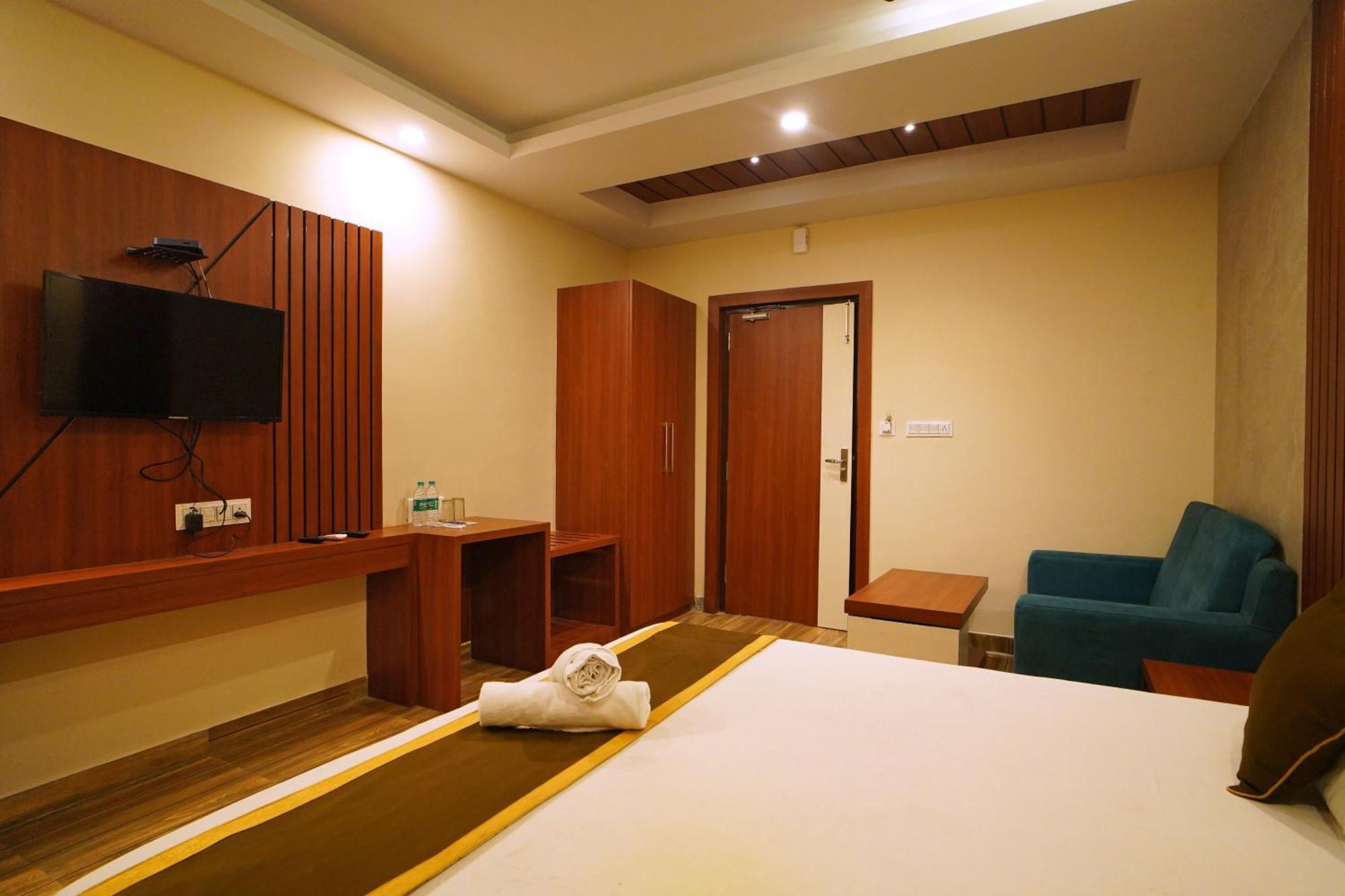 Royal Sea View !! Beach Front With Free Wifi !! Дигха Екстериор снимка